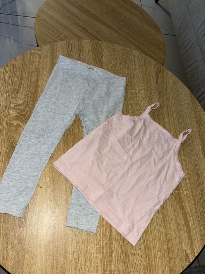 Ensemble legging et débardeur taille 24 mois
