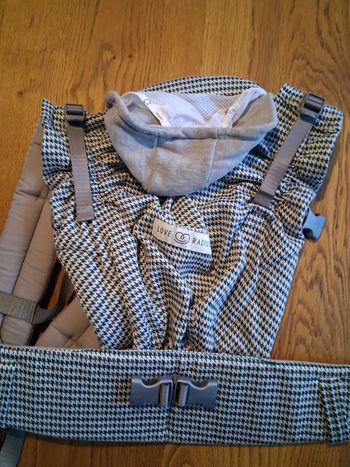 Porte bébé love radius hoodie carrier 2