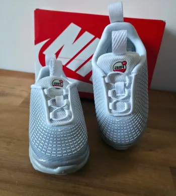 Nike Air max DN grise taille 23.5 comme neuve