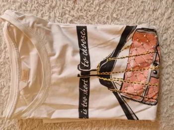 Tee shirt