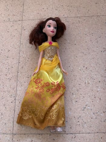 Poupée princesse belle 