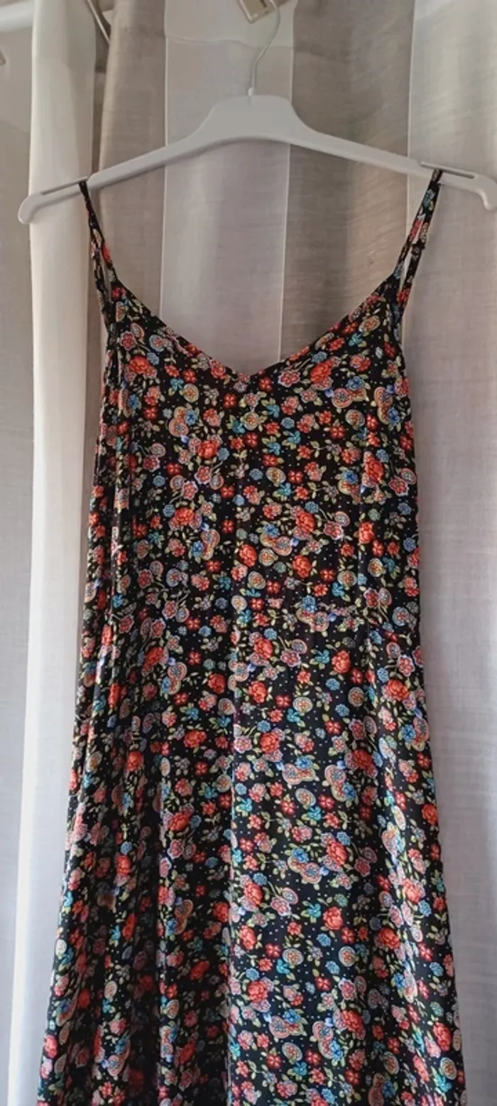 Robe noire mi-longue femme Shein, motif fleuri, avec fermeture eclair derrière, taille L - photo numéro 3
