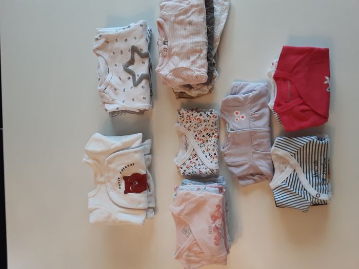 Vend lot naissance et 1 mois - photo numéro 2