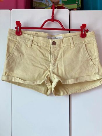 Short jaune taille 40