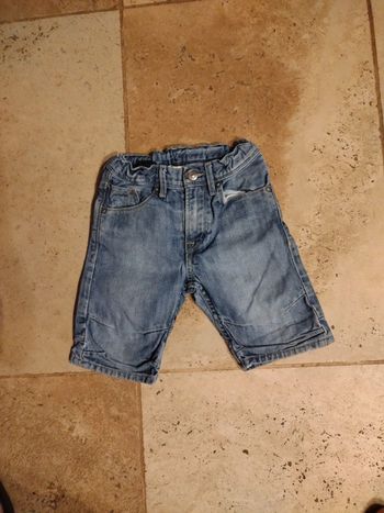 Bermuda Jean garçon en 3 ans