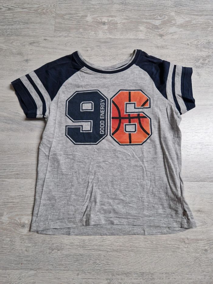 Tee-shirt gris et bleu marine Okaïdi 10 ans basket-ball