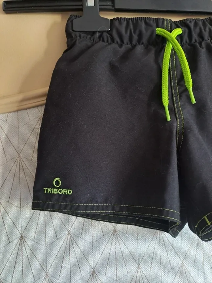 Short de bain garçon tribord 4 ans noir tbe - photo numéro 2