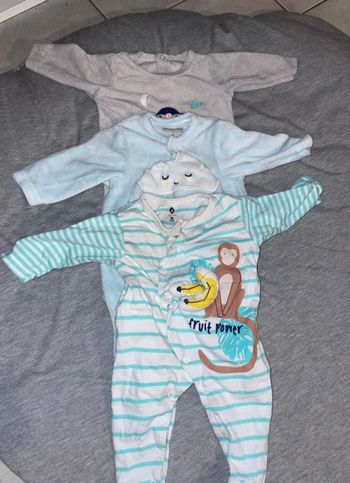 Lot de trois pyjamas