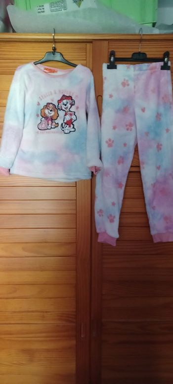 Très joli pyjama 2 pièces fille T 8 ans 