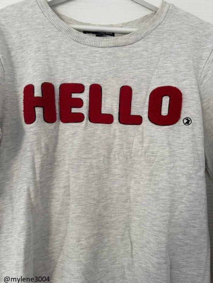 Sweat blanc crème avec écritures rouges "Hello" à manches longues - photo numéro 2