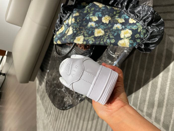 Nike_ Air_ Force_ 1_ Low '07_ Biały R.43 - photo numéro 4