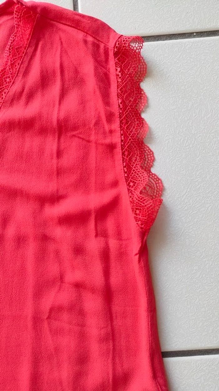 blouse / haut rouge avec bord dentelles ONLY taille 36 NEUVE avec étiquette - photo numéro 8