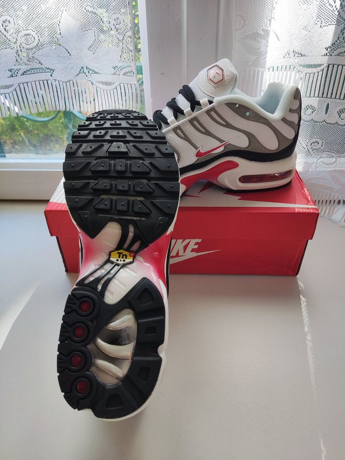 Baskets Nike air max plus TN taille 42 - photo numéro 3
