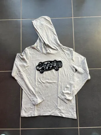T shirt à capuche manches longues