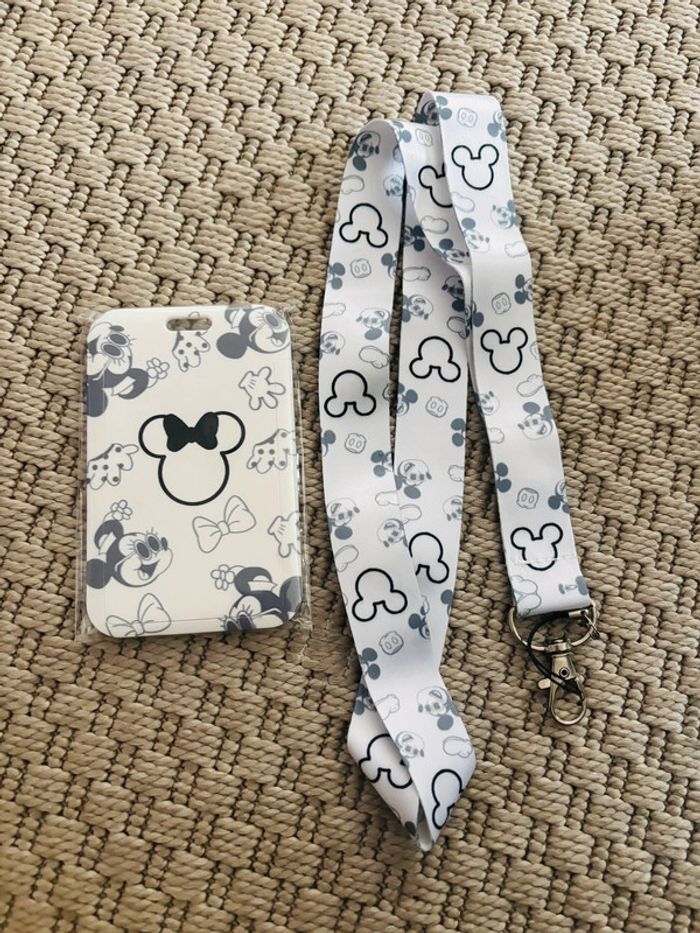 Porte carte Minnie blanc noir lanière protège badge Mickey