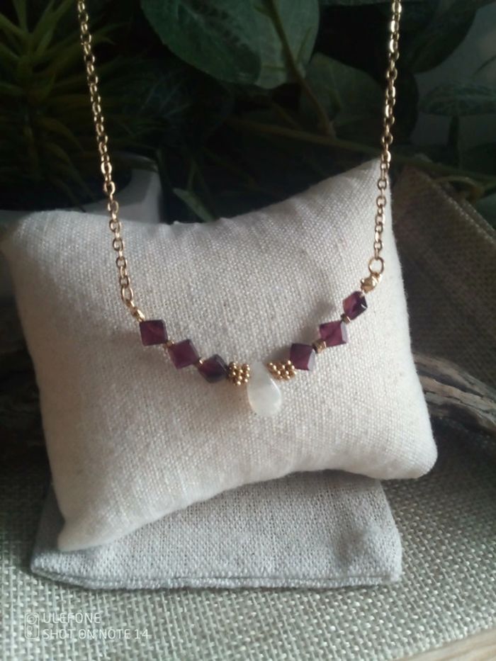 Collier grenat et pierres de lune naturelles