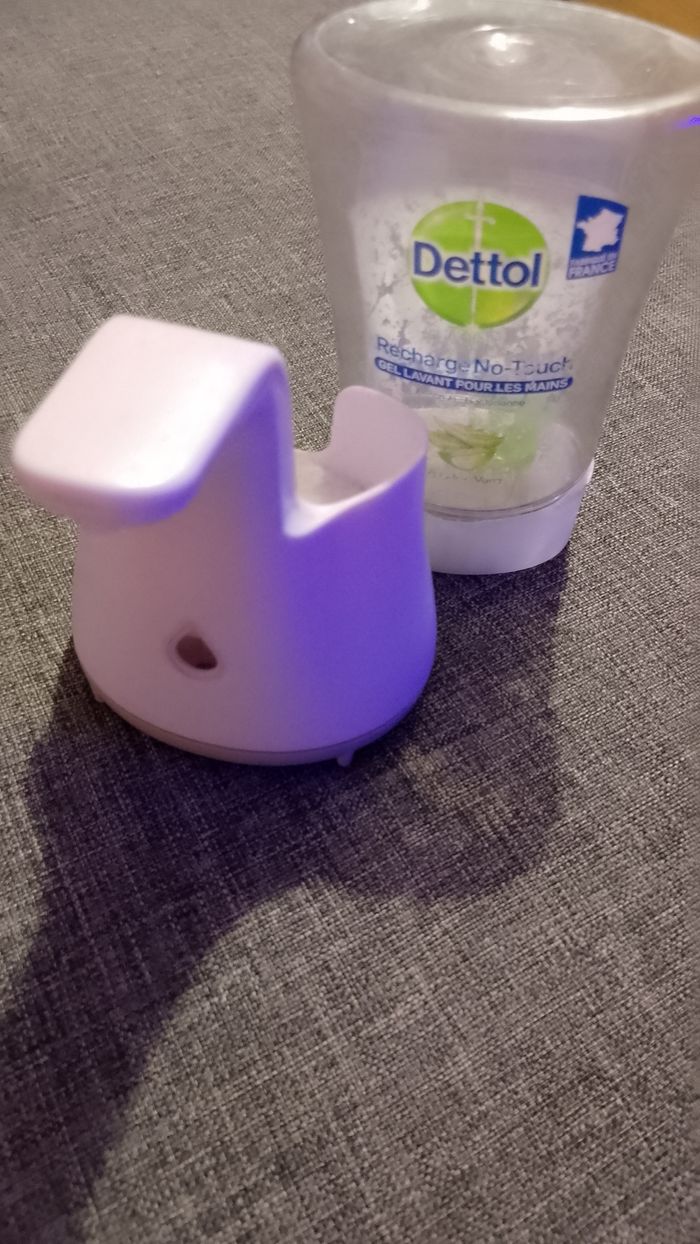 Dettol avec sa recharge