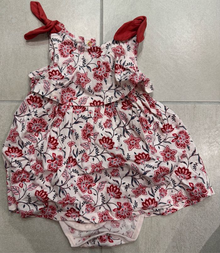 Lot vêtements fille 12 mois - photo numéro 2