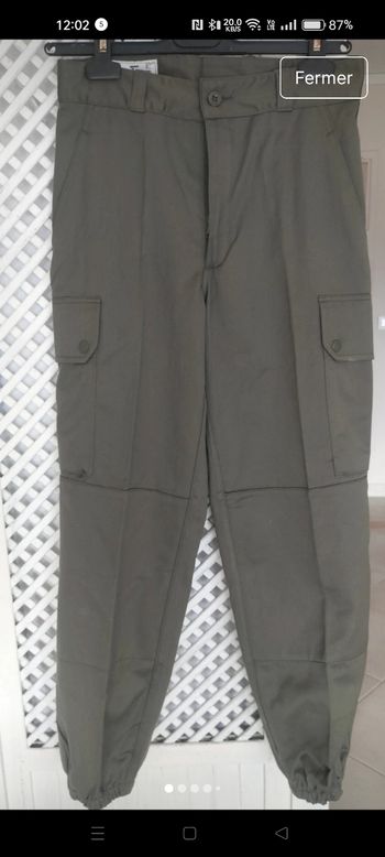 Un lot de 20 pantalons de l armée 