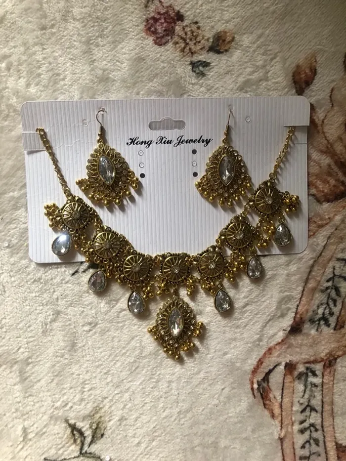 Ensemble parure de bijoux collier et boucles d’oreilles - photo numéro 2