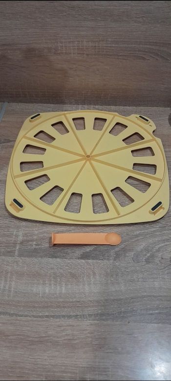 Croissant party tupperware