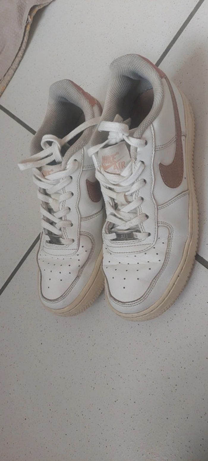 Baskets Nike AF1 cuir blanc T. 38,5 - photo numéro 3