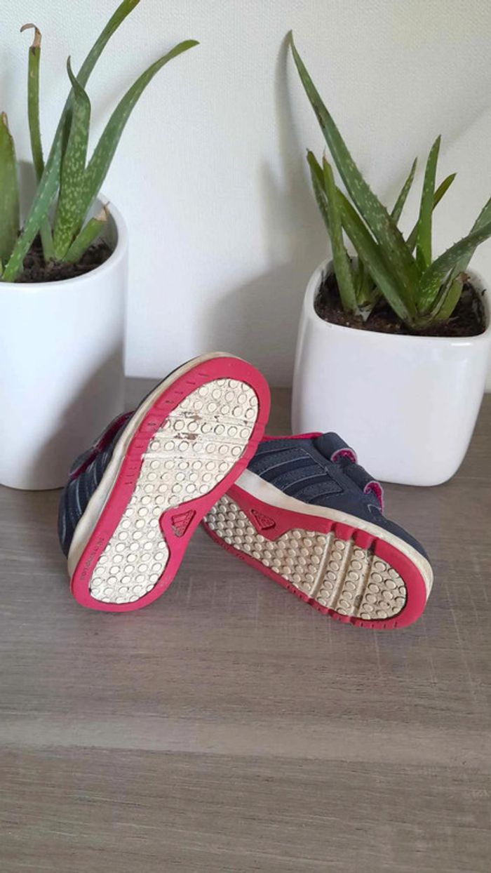 Baskets Adidas pointure 21 - photo numéro 5
