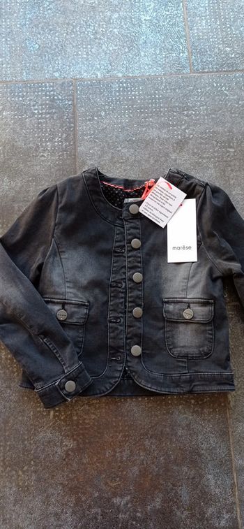 Veste en jean neuve Marèse 
Taille 6 ans mais idéale 5/6 ans