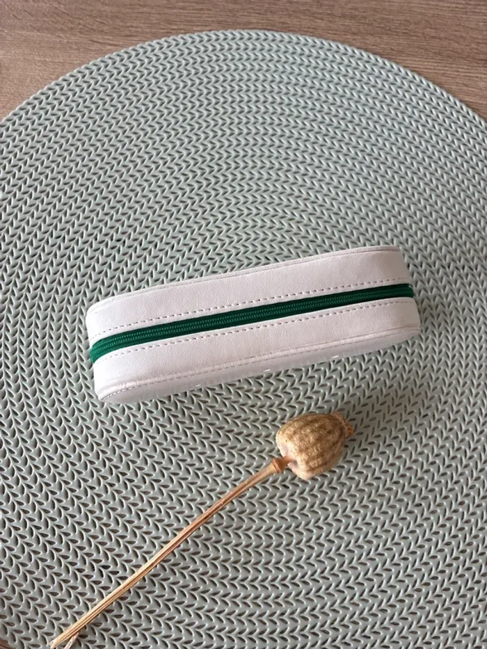 Étuis a lunettes vintage de Lacoste - photo numéro 7