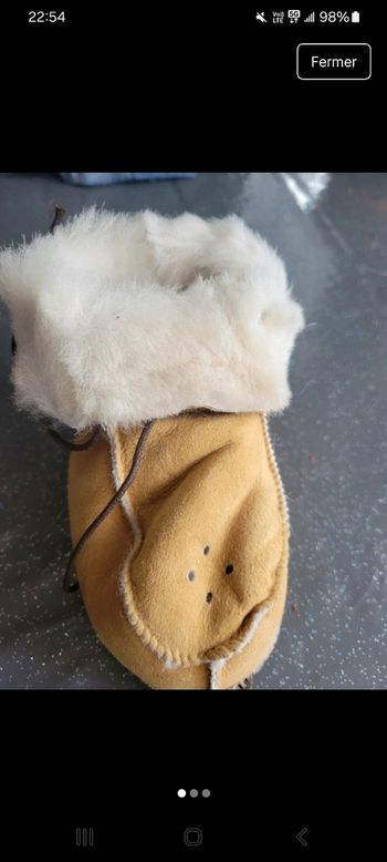 Chaussons bébé  en peau retourner taille 24 neuf 
