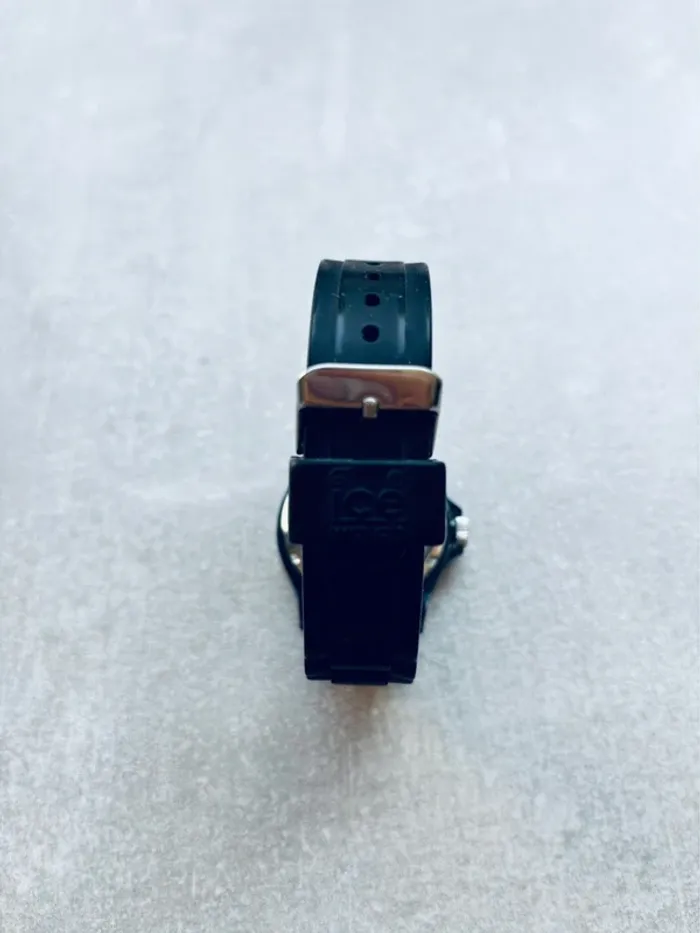 Magnifique montre femme Ice Watch noire avec strass taille médium - photo numéro 3