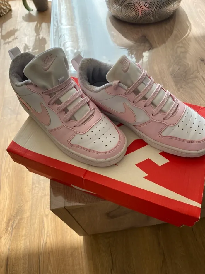 👟 Nike Court Borough Low 2 SE Femme – Rose Irisé & Lacets Pailletés – Pointure 37,5