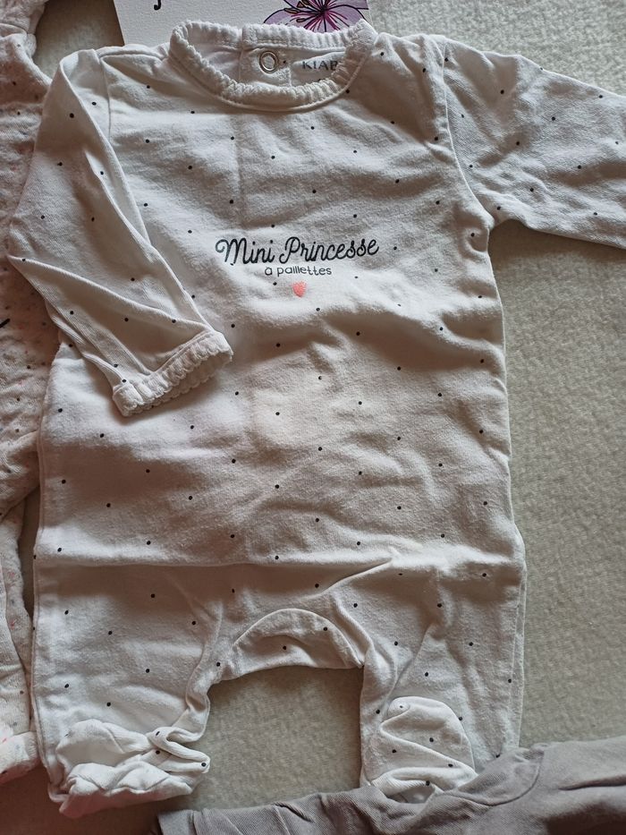 Lot pyjama 1 mois - photo numéro 5