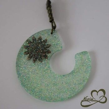 Pendentif en résine pailleté avec motif !!