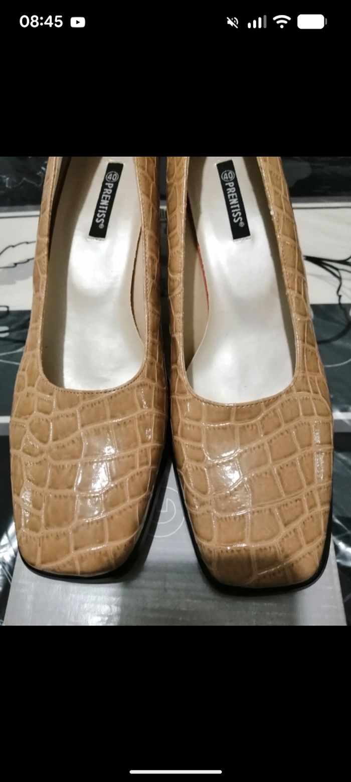 Jolie paire d'escarpins vintage Prentiss beige effet croco. Taille 40 - photo numéro 2