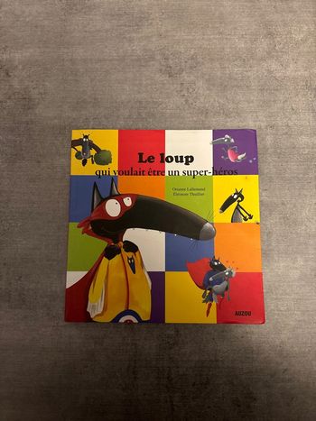 Livre mes petits albums, le loup qui voulait être un super-héros