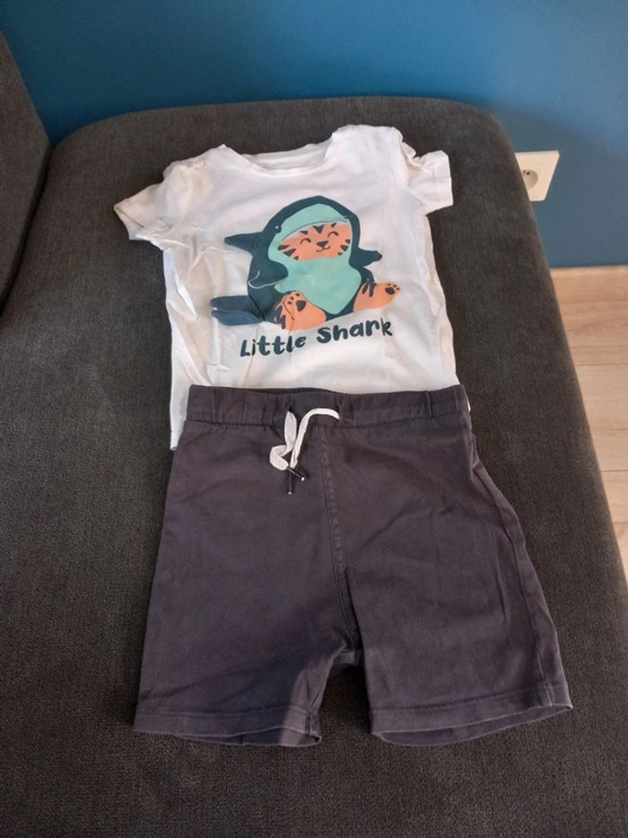 Ensemble short t shirt 24 mois