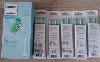 brosse à dents électrique philips sonicare + 10 brossettes supplémentaires 