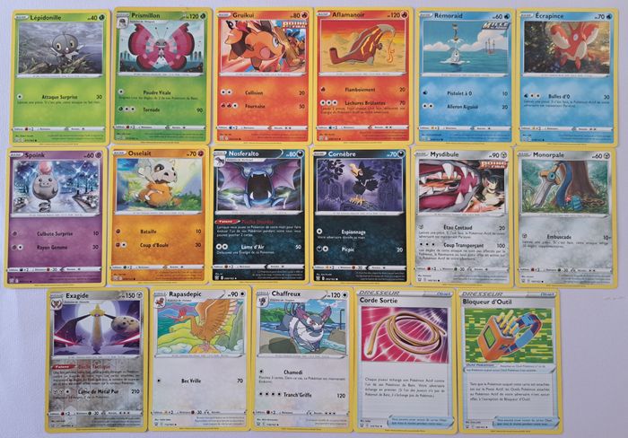 🃏 Lot de 17 cartes Pokémon JCC françaises 2021 Epée et Bouclier Styles de Combat