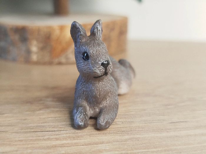 Figurine lapin couché gris Animal de la ferme