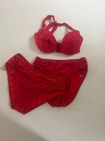 Maillot de bain deux pièces avec deux bas rouge et doré Lise Charmel Taille 42