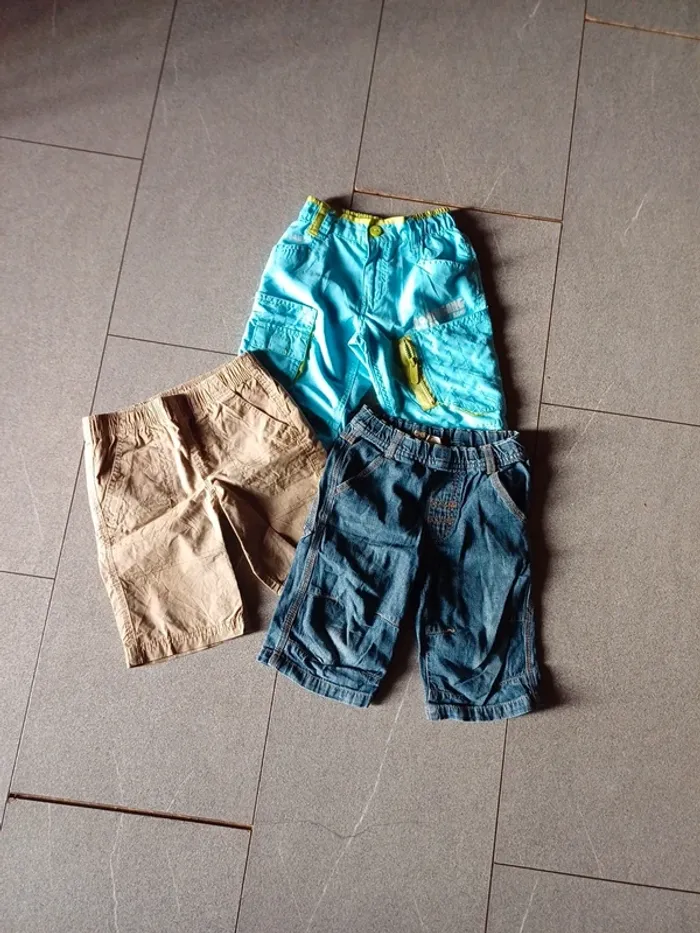 Lot 3 shorts 4 ans taille elastique