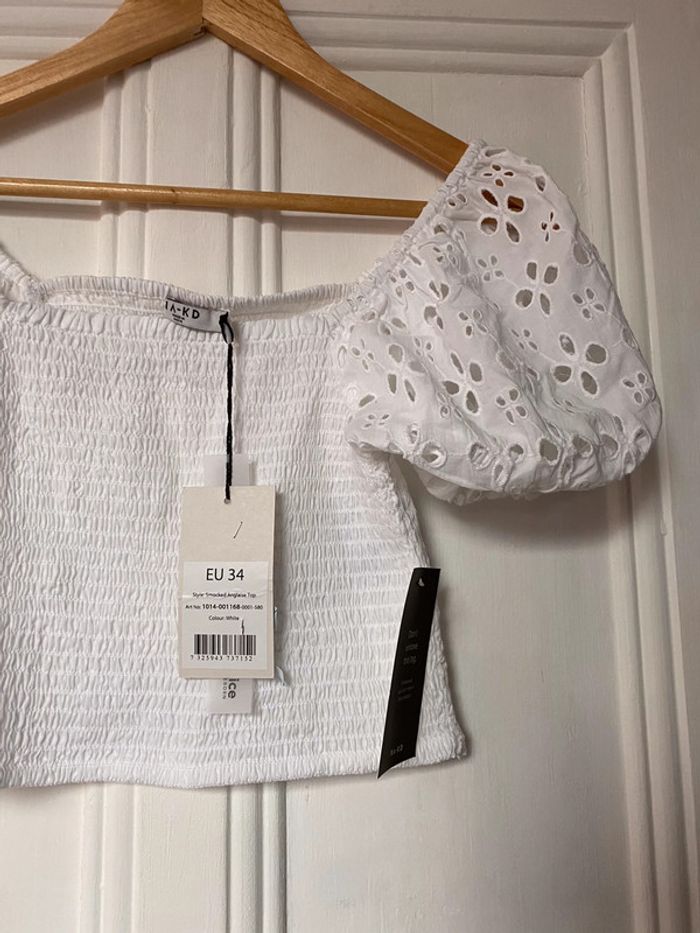 Top avec broderies anglaises - photo numéro 2