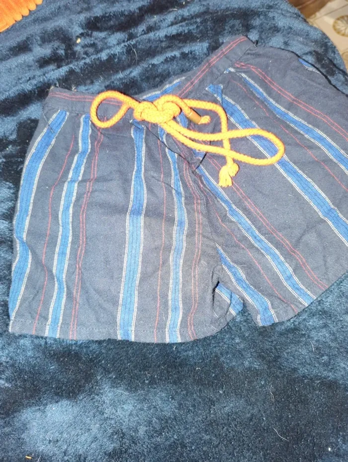Short rayé bleu - photo numéro 2