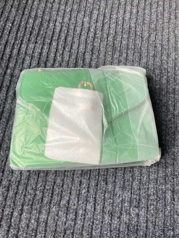 Sac bandoulière vert NEUF - photo numéro 3
