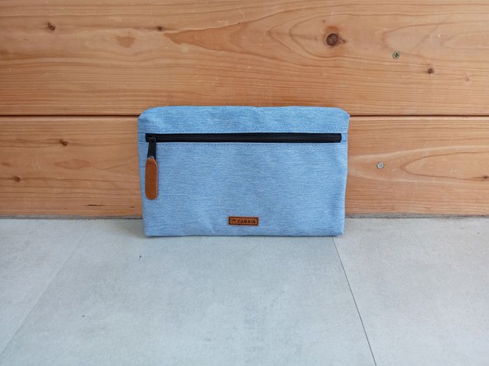 Pochette cabaïa bleue claire neuve