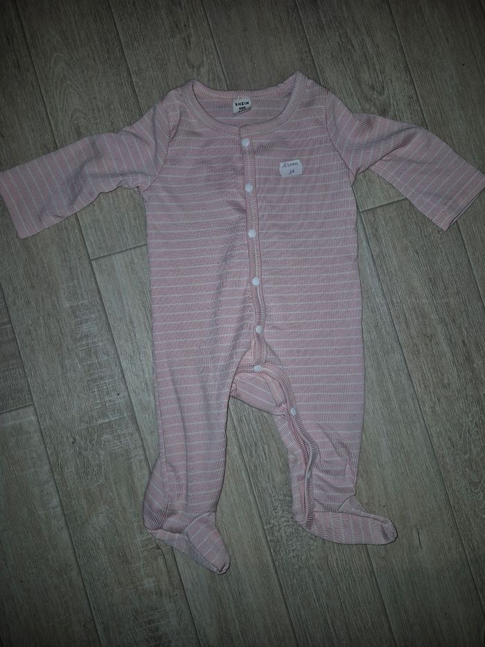 Lot vêtements fille 1 mois - photo numéro 3