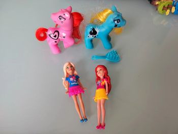 Lot de 2 mini poneys et 2 mini figurines mattel