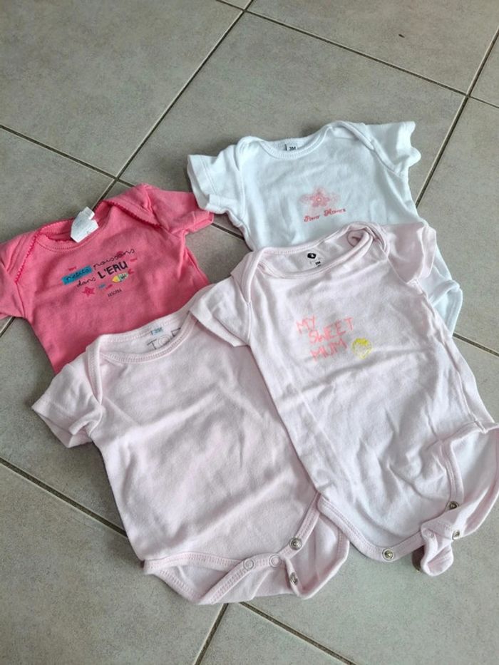 Lot 4 bodys manche courte - photo numéro 2
