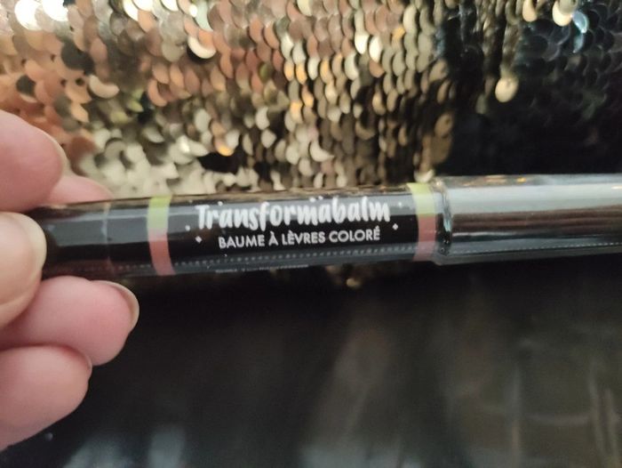 Lot de deux maquillages neufs, baume à lèvres et mascara. - photo numéro 9